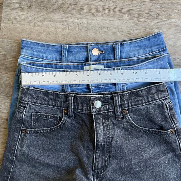 BUNDLE of 3 Universal Thread Shorts High Rise Midi 90s Cut Off Size 2 - Picture 7 of 10